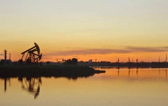 Oil prices turn higher despite rising US inventories