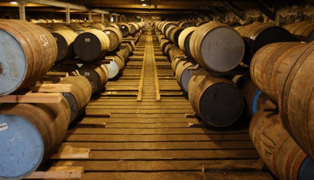 Oil prices fall on US stockpile data