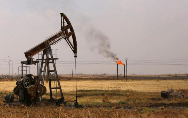 Russia's daily oil output rises in November