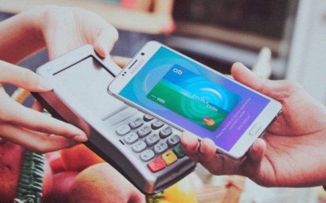 الإمارات: مبيعات المنافذ إلكترونياً ترتفع 30%