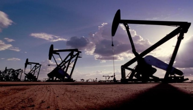 Oil prices rise 1%, expectations of OPEC production cut