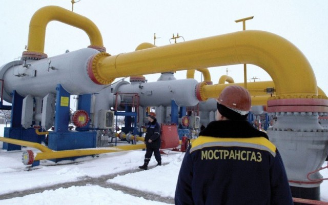 Russia threatens to stop pumping gas to Europe