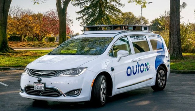 اختبار سيارات صينية ذاتية القيادة تماماً