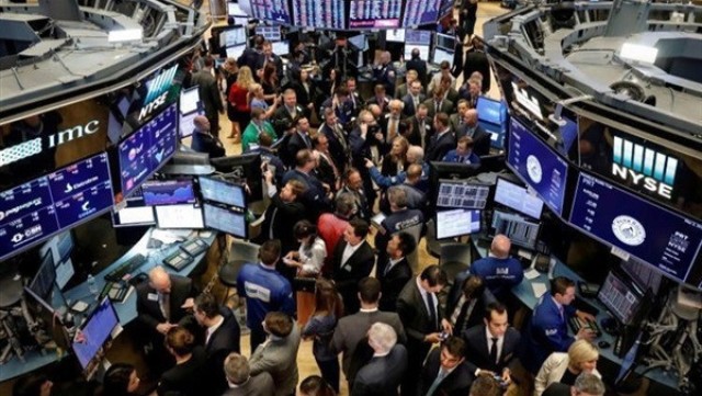 Wall Street stops trading after falling 7%