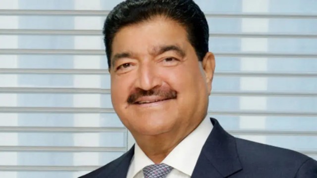 Freezing accounts of Indian billionaire Shetty in the Emirates