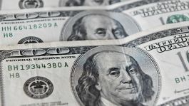  تراجع الدولار لمستويات متدنية بعد هجوم ترامب على رئيس الفيدرالي