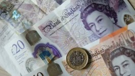 Sterling under pressure ahead of Bank of England hearing