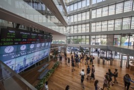 Tel Aviv Stock Exchange Ignores Iranian Attack, Gulf Markets Plunge