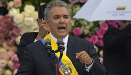 طائرة رئيس كولومبيا تتعرض لإطلاق رصاص