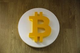 بيتكوين تكافح للحفاظ على 85 ألف دولار وسط تصاعد الضغوط السوقية