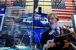 US stocks erase losses despite oil shock amid anticipation of interest rate path