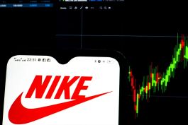 نايكي تتجاوز التوقعات رغم انخفاض إيراداتها ربع السنوية بـ 9%