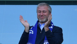 تجميد أصول مالك نادي "تشيلسي"