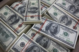 Dollar falls to lowest levels since March against euro, sterling