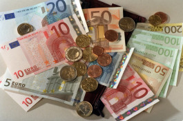 The euro is on track for an annual gain thanks to an aggressive European Central Bank