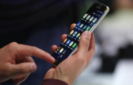 Sales of phones are declining is the worst ever