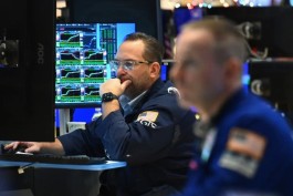 Apple shares lose $60 billion in one day.. Tesla shares fall to lowest level in 11 months