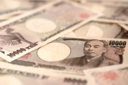Yen pulls away from 4-week high on profit-taking