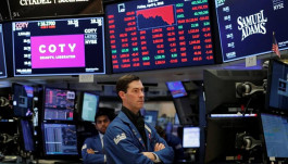 الأسهم الأمريكية تتراجع متأثرة ببيانات سلبية حول تفشي "كورونا"