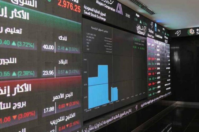 الأسهم السعودية تتراجع مع بقاء العقود الآجلة للنفط الأمريكي في المنطقة السلبية