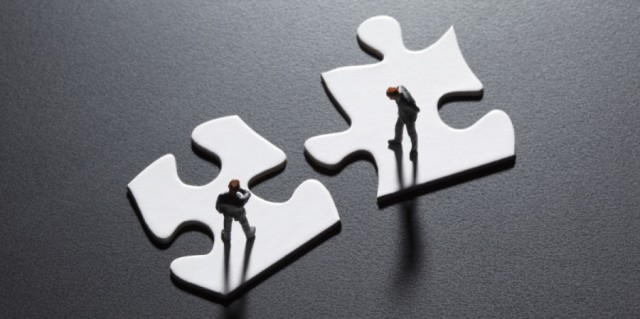 الاندماج .. خطوة تعزز تنافسية القطاع المصرفي في الإمارات