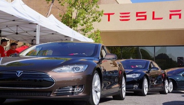 "تسلا" تحقق رقماً قياسياً في تسليم سياراتها حول العالم