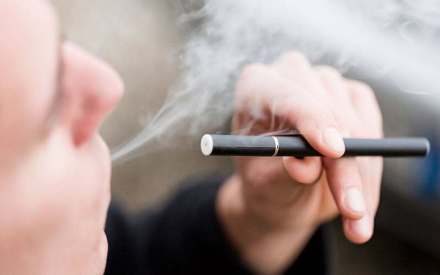 تحذير أمريكي من السجائر الإلكترونية