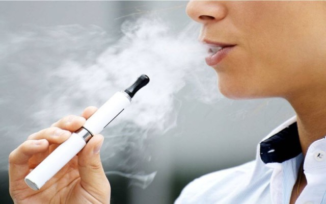 أمريكا تخطط لحظر بيع السجائر الإلكترونية المُنكهة