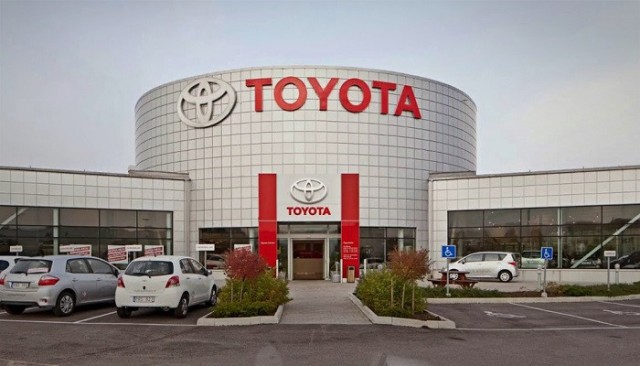 Toyota cuts global production of cars