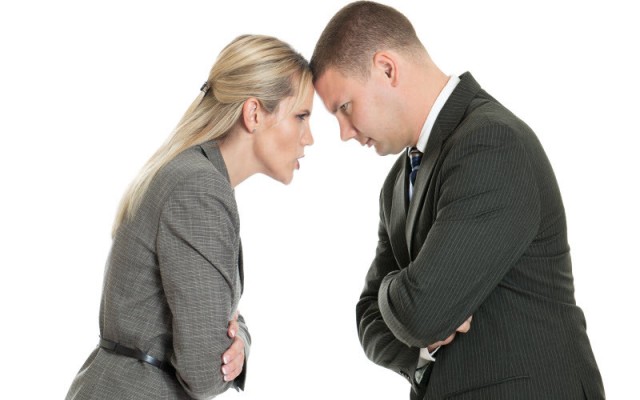 النساء يعملن أكثر من الرجال