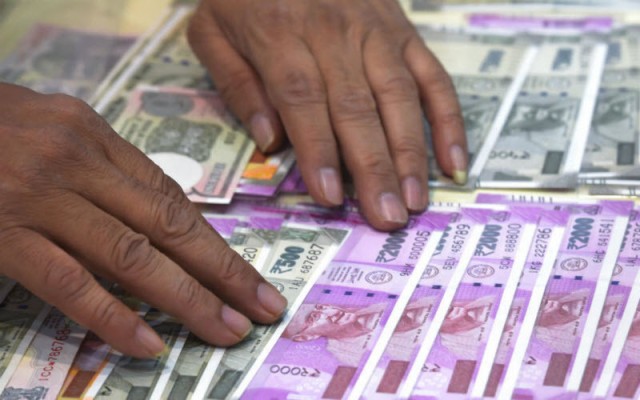 تباطؤ النمو الاقتصادي في الهند لـ 4.5% بالربع الثالث