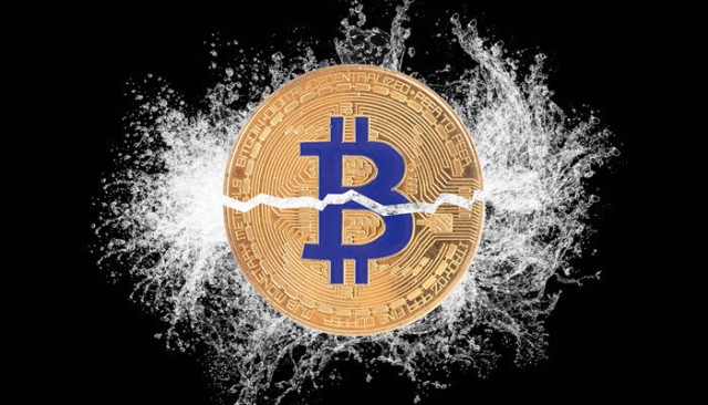 مستخدمــو البيتكوين يزيلون ٢٠٠ مليون دولار من العملة بعد التنصيف 