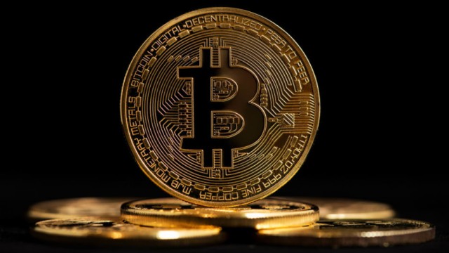  بيتكوين تتراجع بشدة وتشهد أسوأ أداء في ديسمبر 