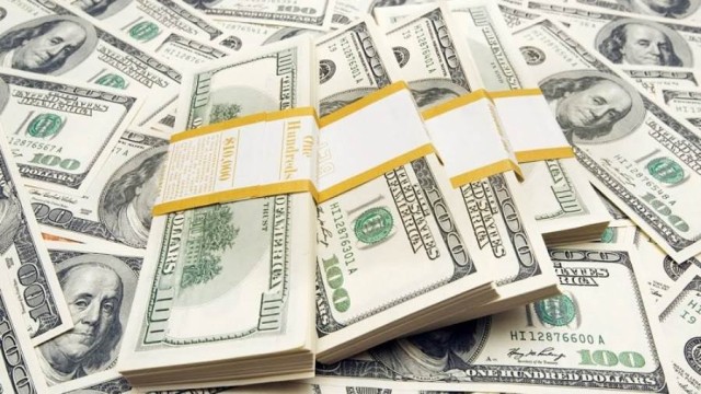 هل ينهار سعر الدولار نهاية العام المقبل؟