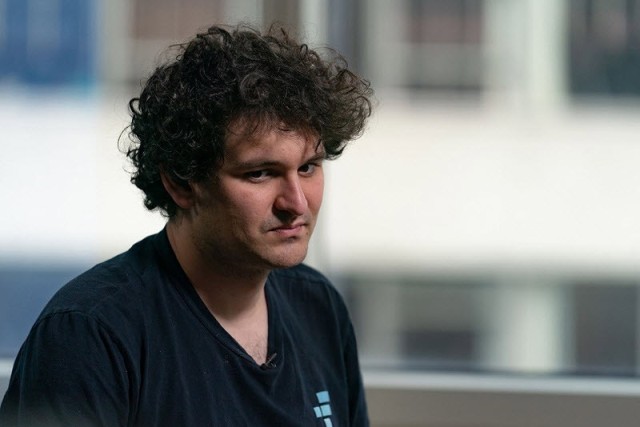 اعتقال رئيس "إف تي إكس" للعملات المشفرة