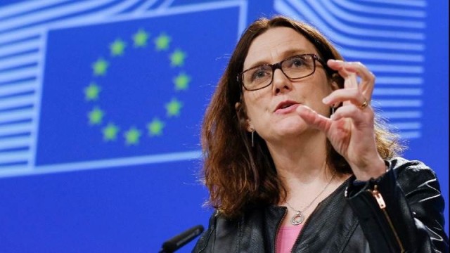 الاتحاد الأوروبي يستهدف سلعا أمريكية إذا تضررت سياراته