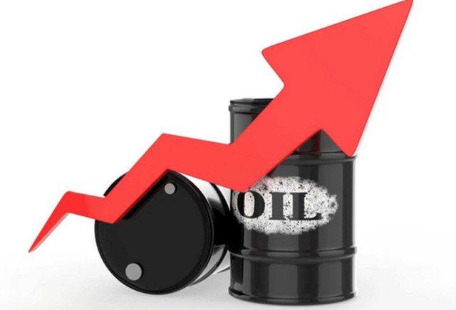 النفط يقفز إلى 54 دولار