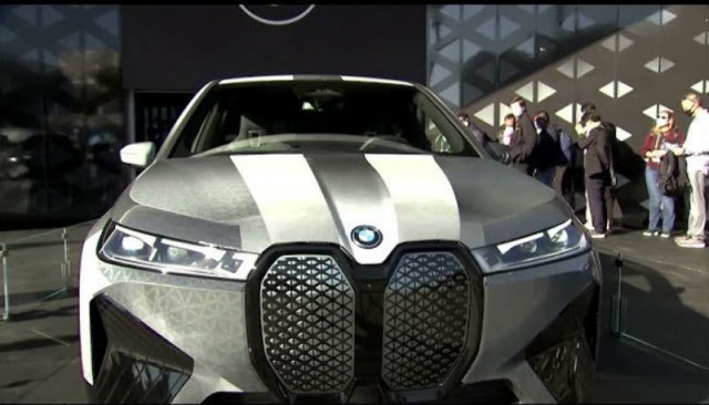 BMW produces a car that changes color like a chameleon