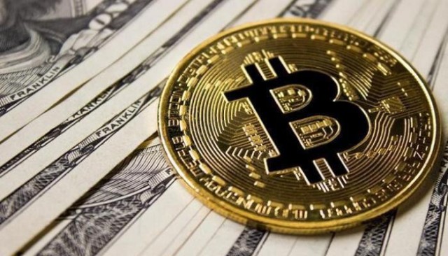 هبوط بيتكوين إلى 34.7 ألف دولار
