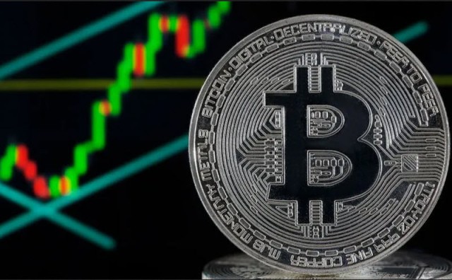 تصريحات رئيس الفيدرالي تقفز بـ "بيتكوين" فوق 23 ألف دولار