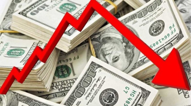 الدولار يهبط لأدنى مستوى في 4 أشهر