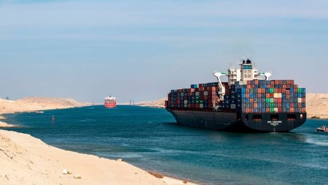 Egypt suspends navigation temporarily in Suez Canal