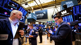 US stock futures stabilize as interest trends await