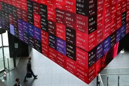 Japan's Nikkei falls for seventh session amid yen's rise