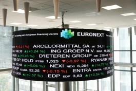 European stocks fall amid a fresh wave of corporate earnings reports