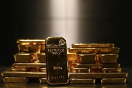 Gold prices rebound after sharp decline amid anticipation of US interest rate moves