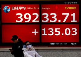 Asian stocks fall amid political uncertainty