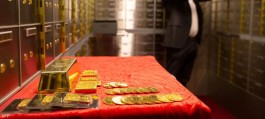 Gold prices continued their strong rise as the US government shutdown ended.