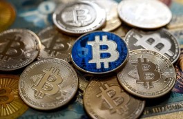 بنك ستاندرد تشارترد يثبت توقعات البيتكوين عند 100 ألف دولار