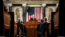 Trump surrounded Trump